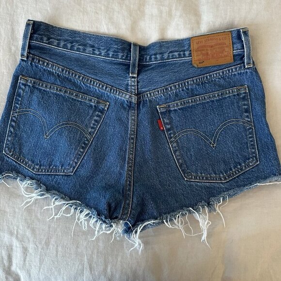 Levis Womens 501 Button Fly Cut Off Shorts Size W 27 Distressed Blue Demin - Picture 10 of 11